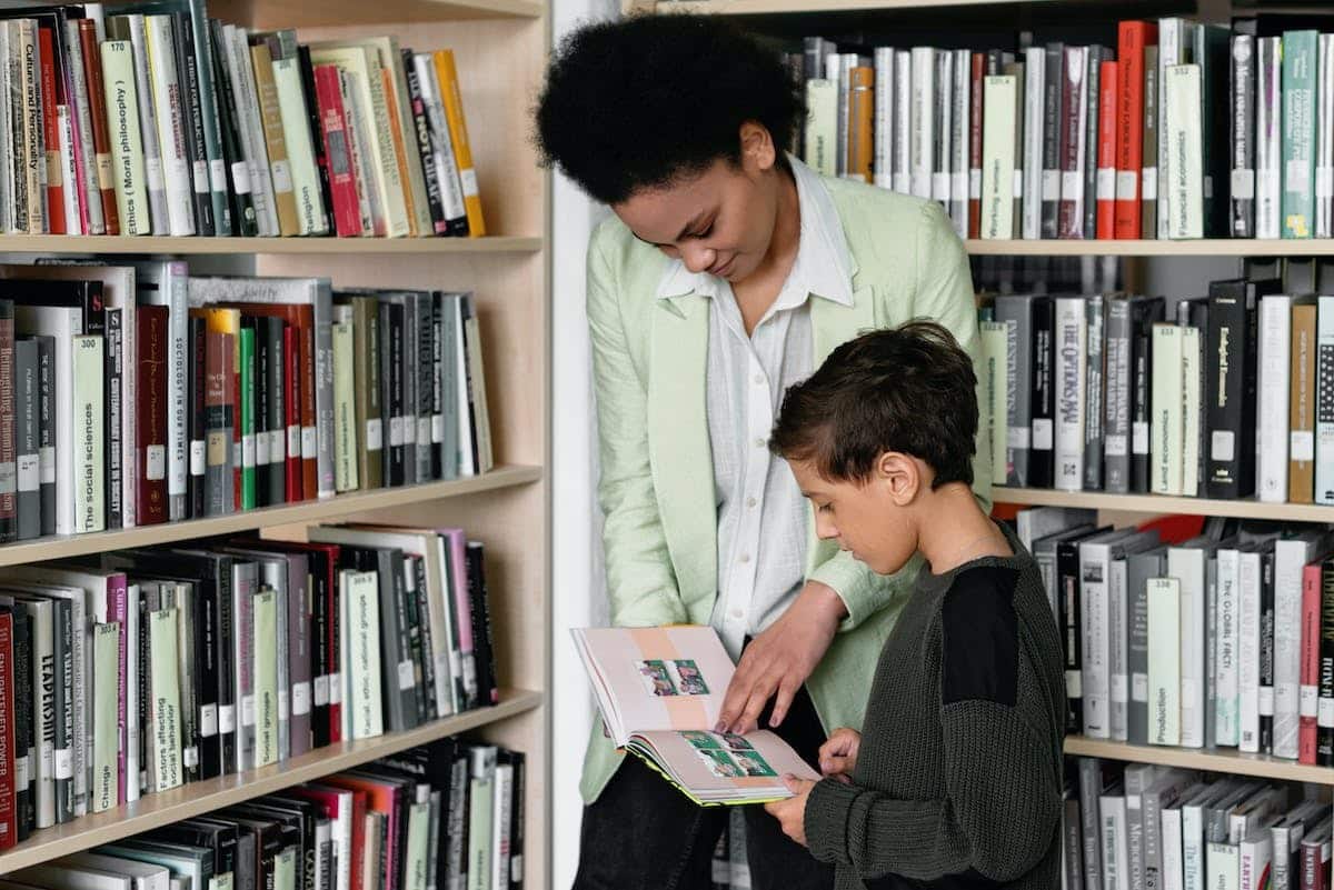 Création d’une bibliothèque familiale adaptée : Diversification et individualisation pour chaque enfant